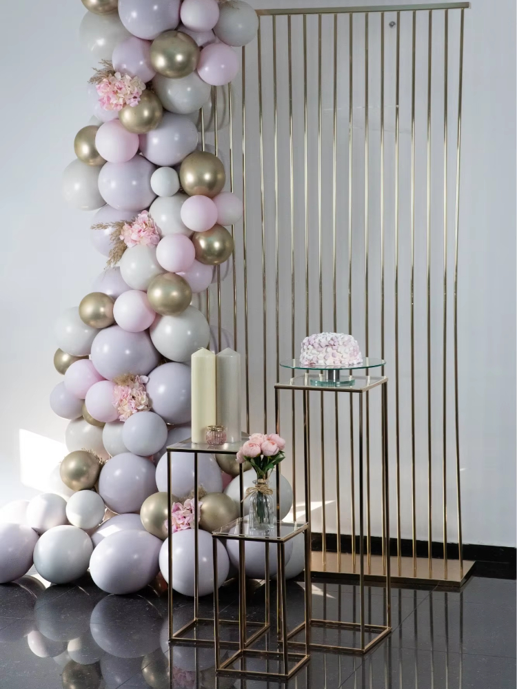 Shiny Gold Metal Frame Flower  - Dessert Table Backdrop recension och pris