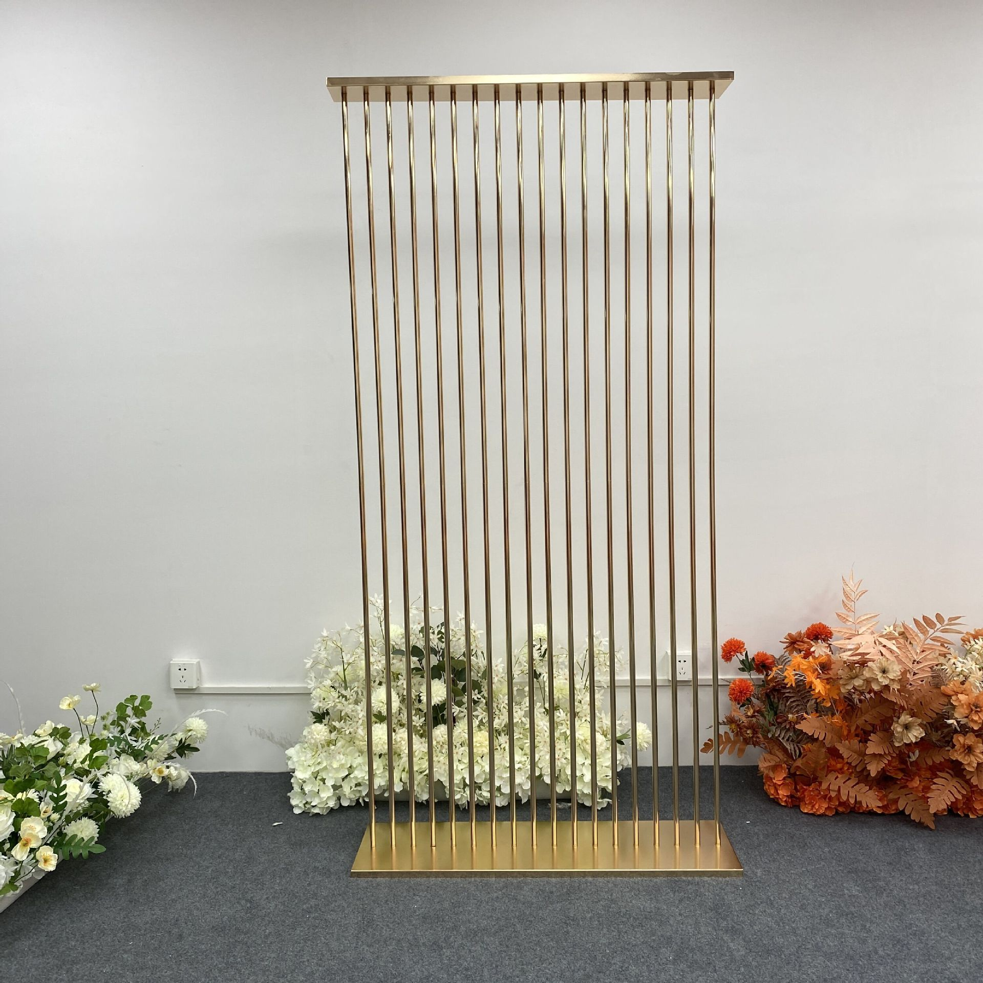 Shiny Gold Metal Frame Flower  - Dessert Table Backdrop recension och pris