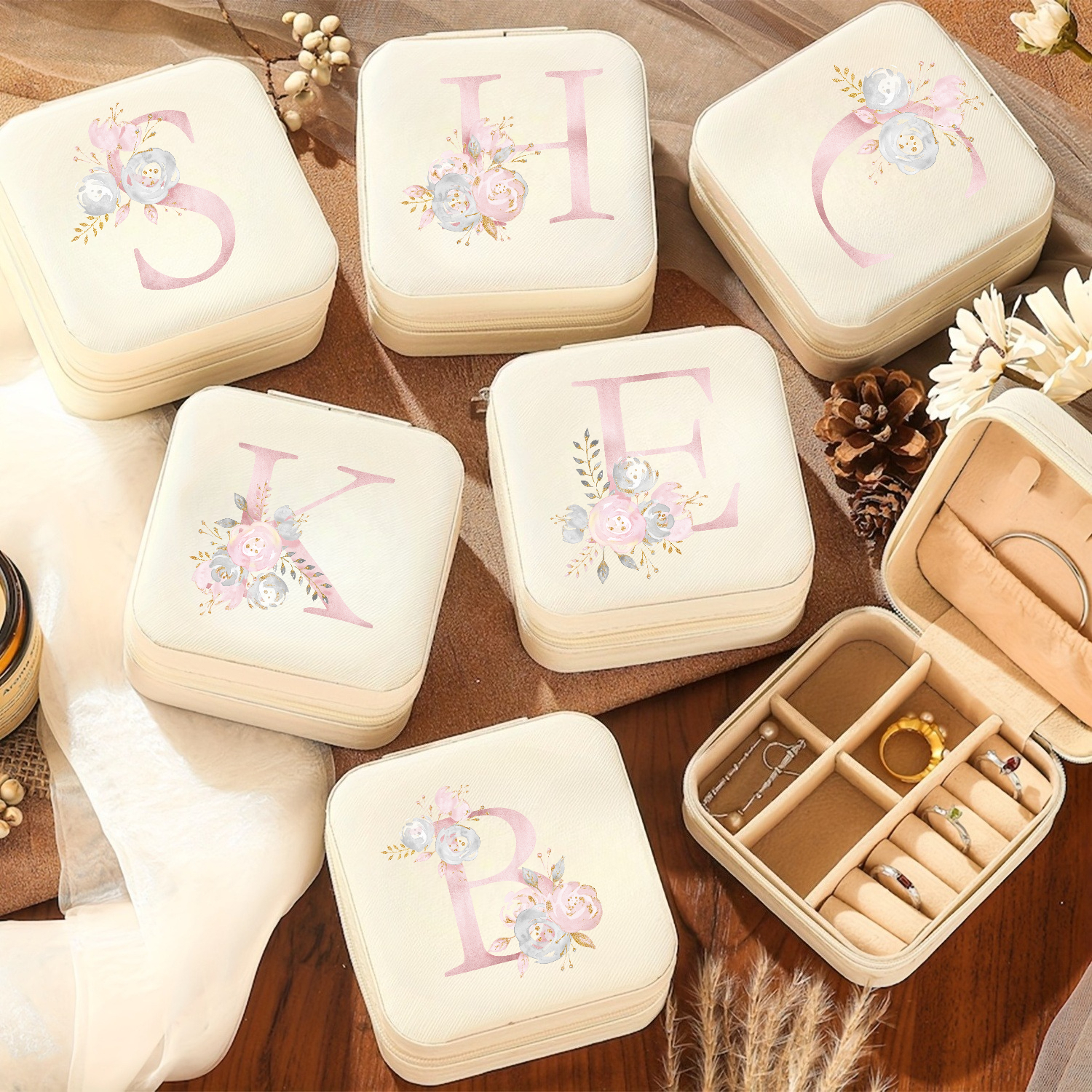 A-Z Alphabet Print Beige Trave - Event Z recension och pris